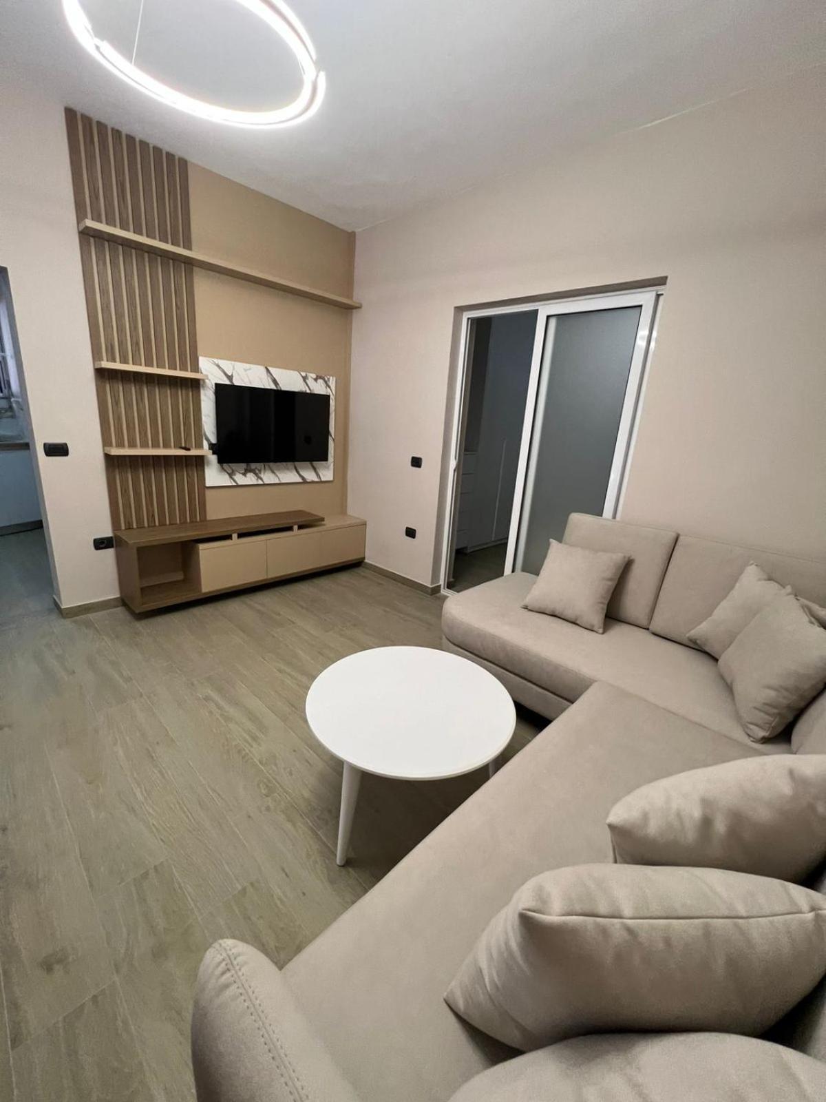 Large Apartment Vlore Luaran gambar